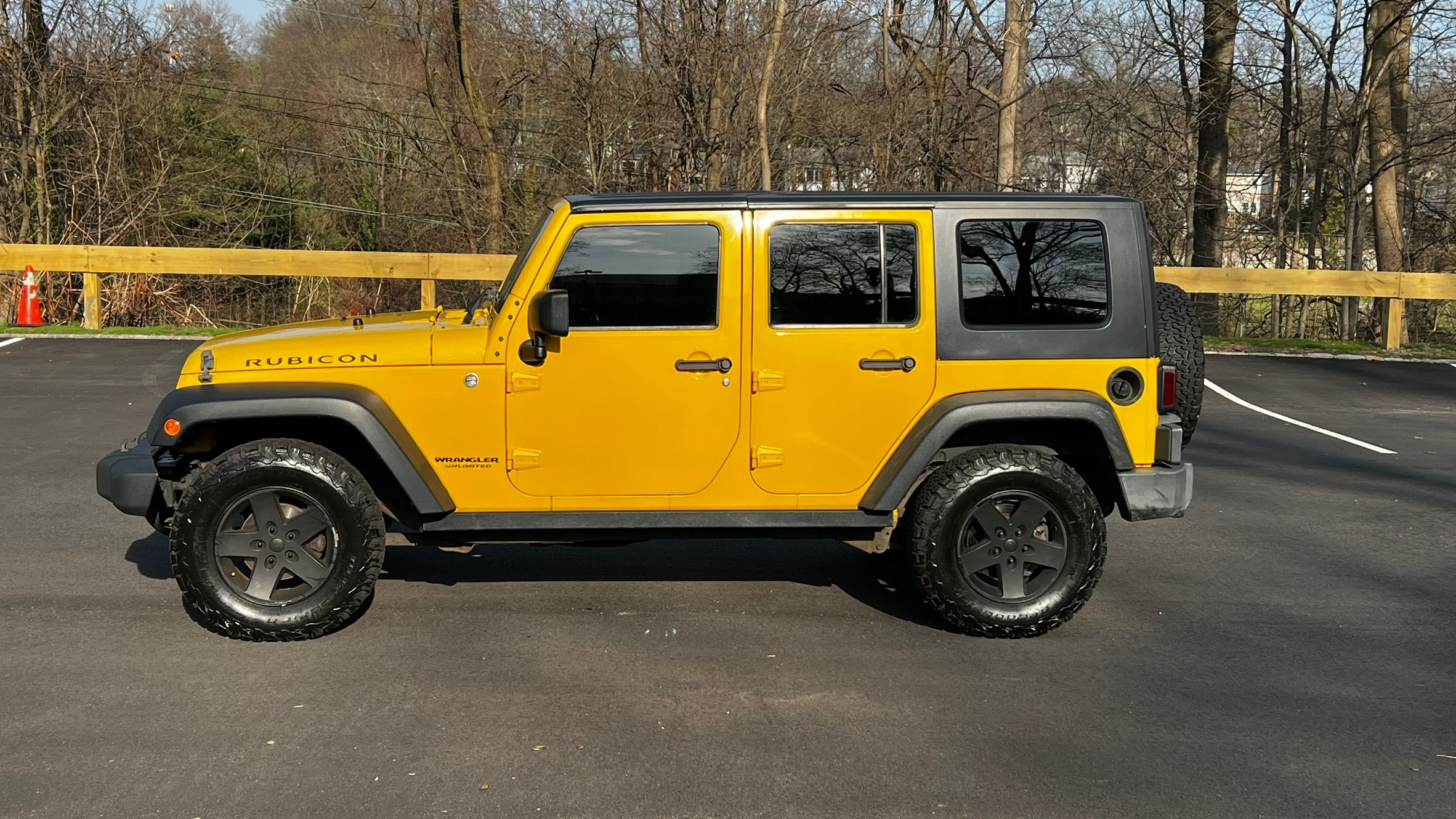 Used 2009 Jeep Wrangler Unlimited Rubicon w/ Dual Top Group AWD/4WD image 8