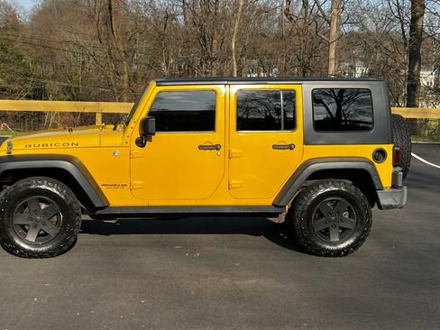 Used 2009 Jeep Wrangler Unlimited Rubicon w/ Dual Top Group image 8