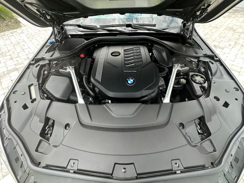 Used 2022 BMW 740i w/ M Sport Package RWD image 13