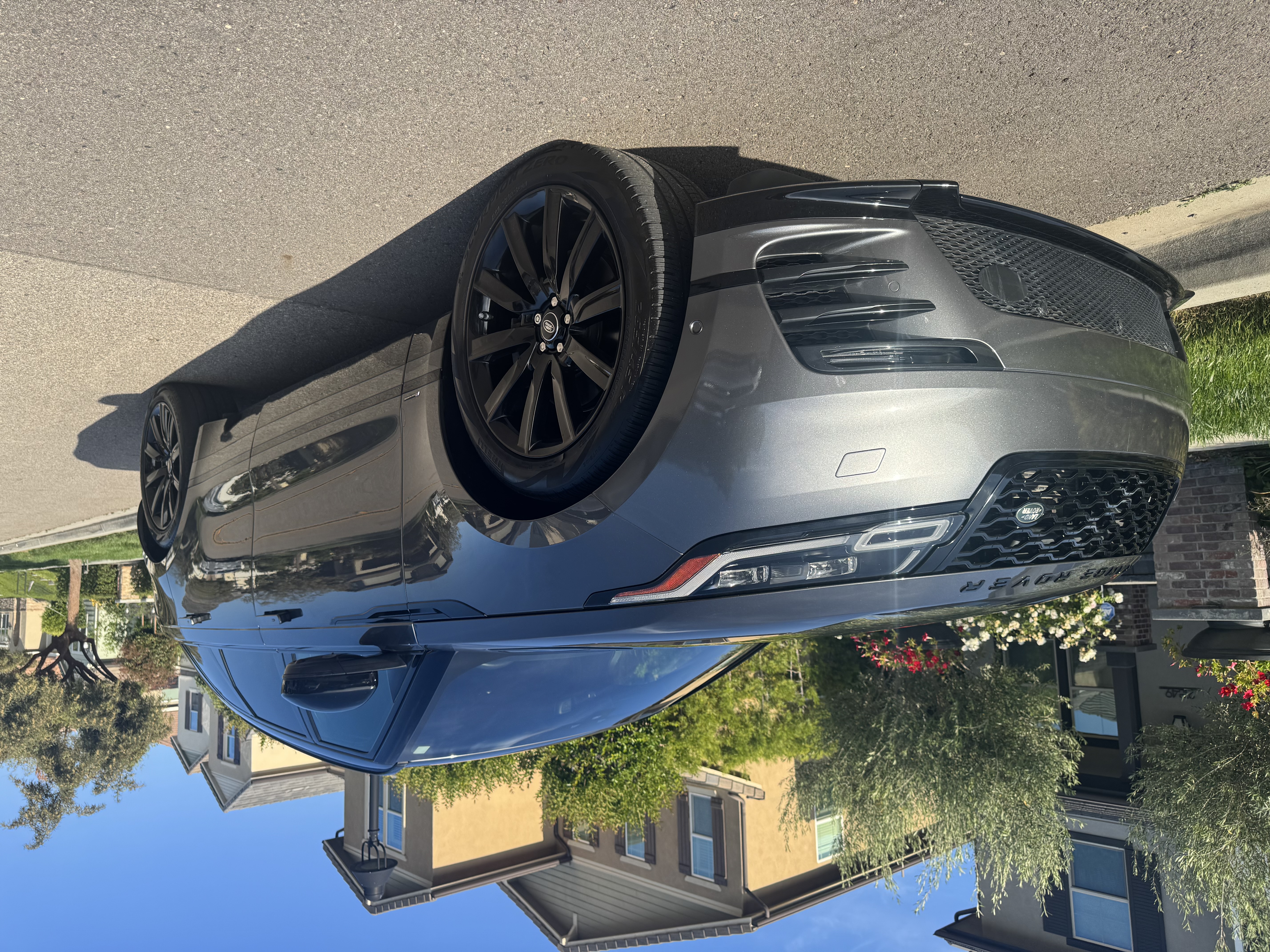 Used 2019 Land Rover Range Rover Velar R-Dynamic SE AWD/4WD image 2