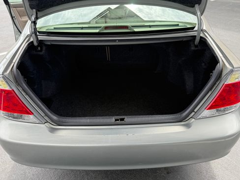 Used 2005 Toyota Camry XLE FWD image 6