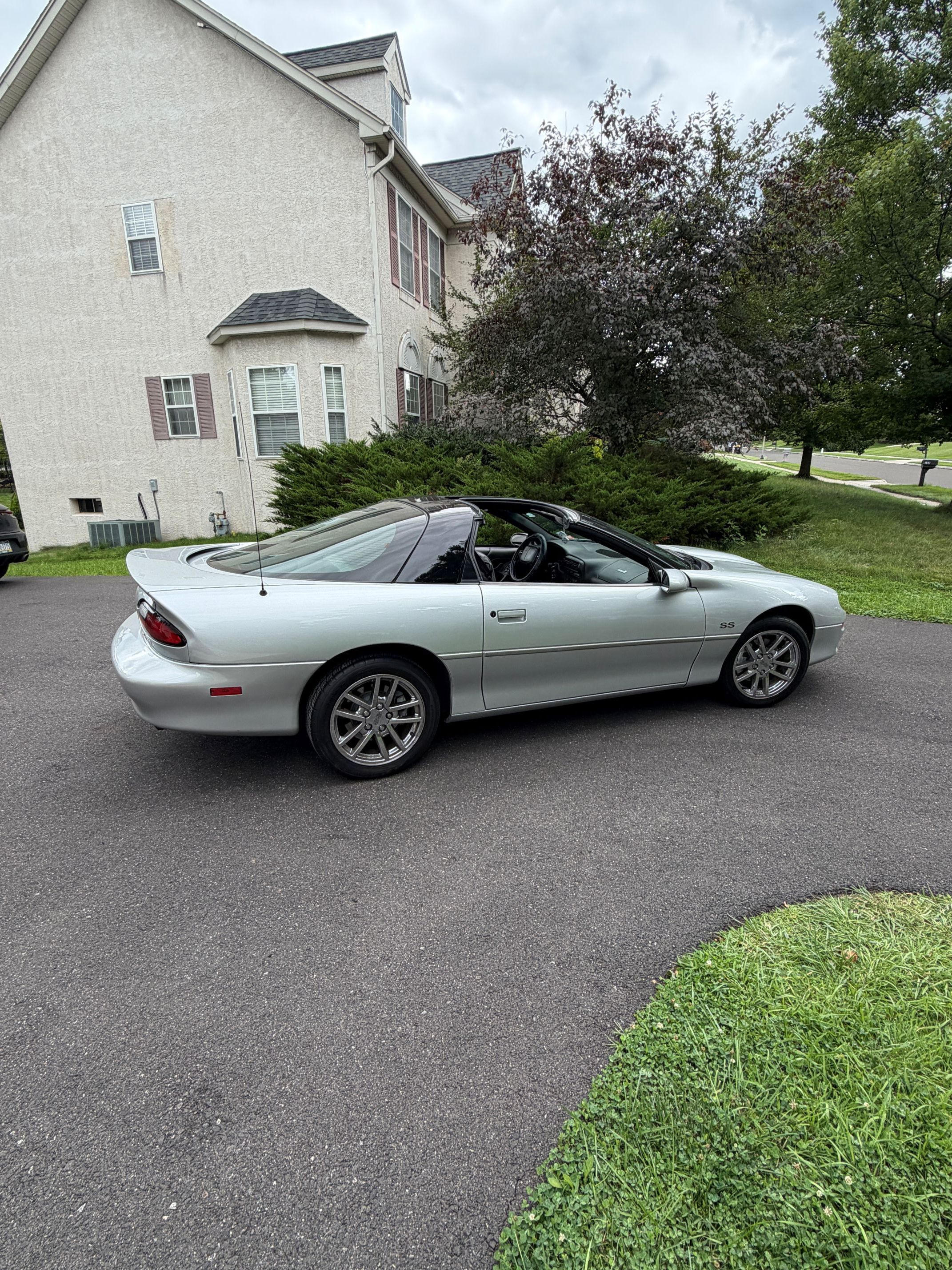 Used 2002 Chevrolet Camaro Z28 w/ SS Performance/Appearance Pkg RWD image 5
