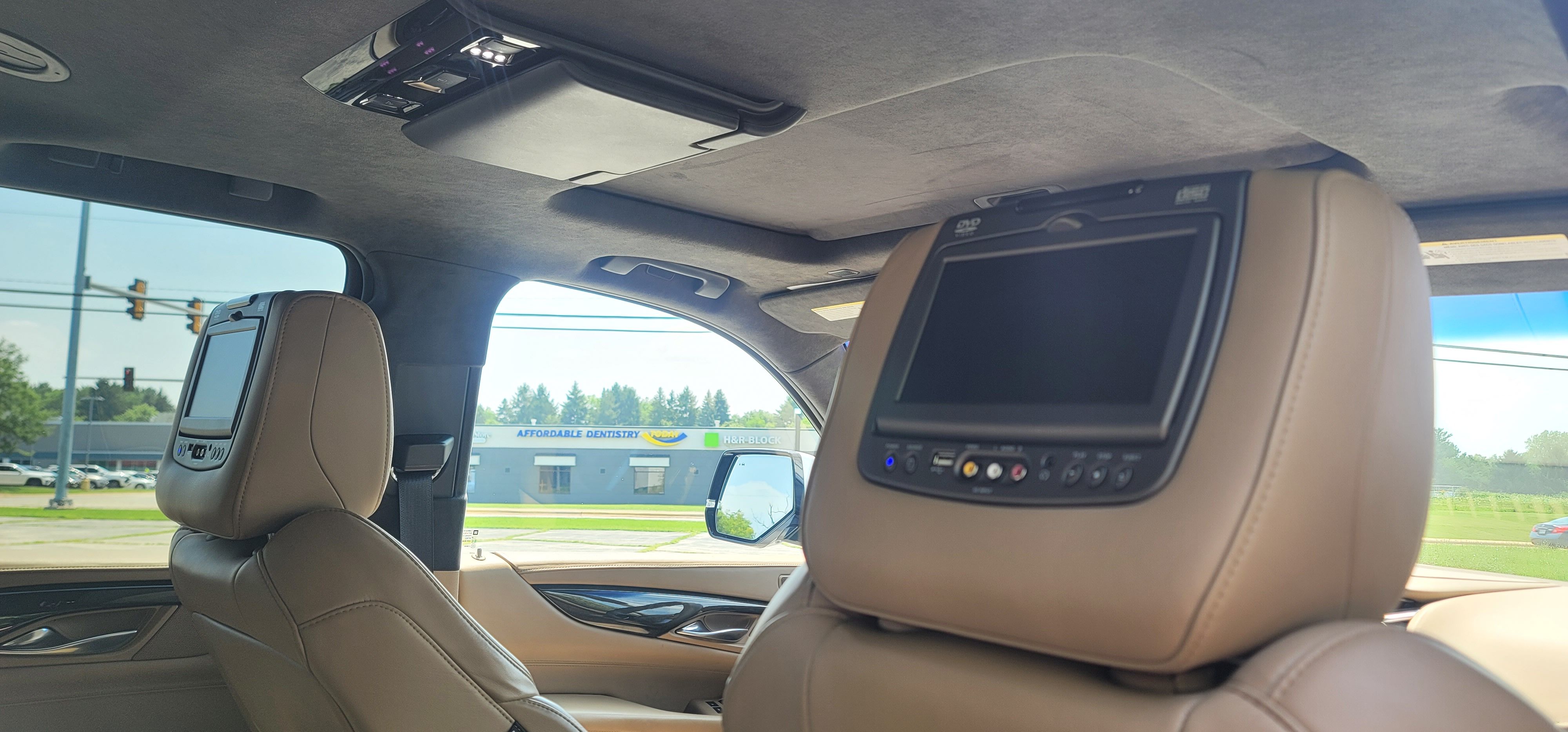 Used 2018 Cadillac Escalade Platinum AWD/4WD image 9