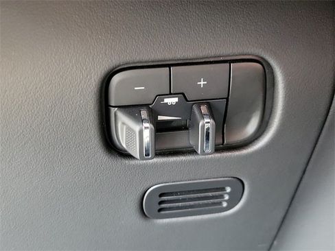 Used 2022 Jeep Grand Wagoneer Series III w/ Rear Seat Video Group 1 image 22