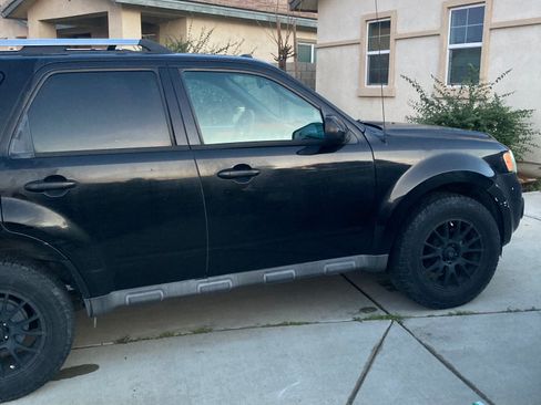 Used 2010 Ford Escape Limited AWD/4WD image 2