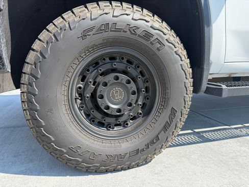 Used 2024 Chevrolet Silverado 2500 LT w/ Convenience Package image 24