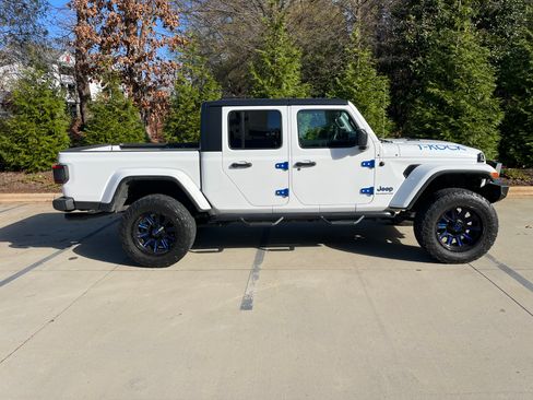 Used 2020 Jeep Gladiator Overland image 1