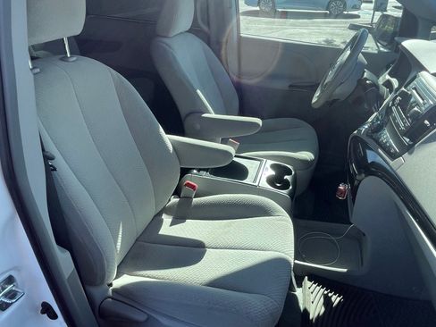 Used 2014 Toyota Sienna LE image 27