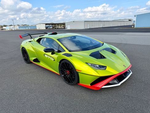 Used 2021 Lamborghini Huracan STO RWD image 9