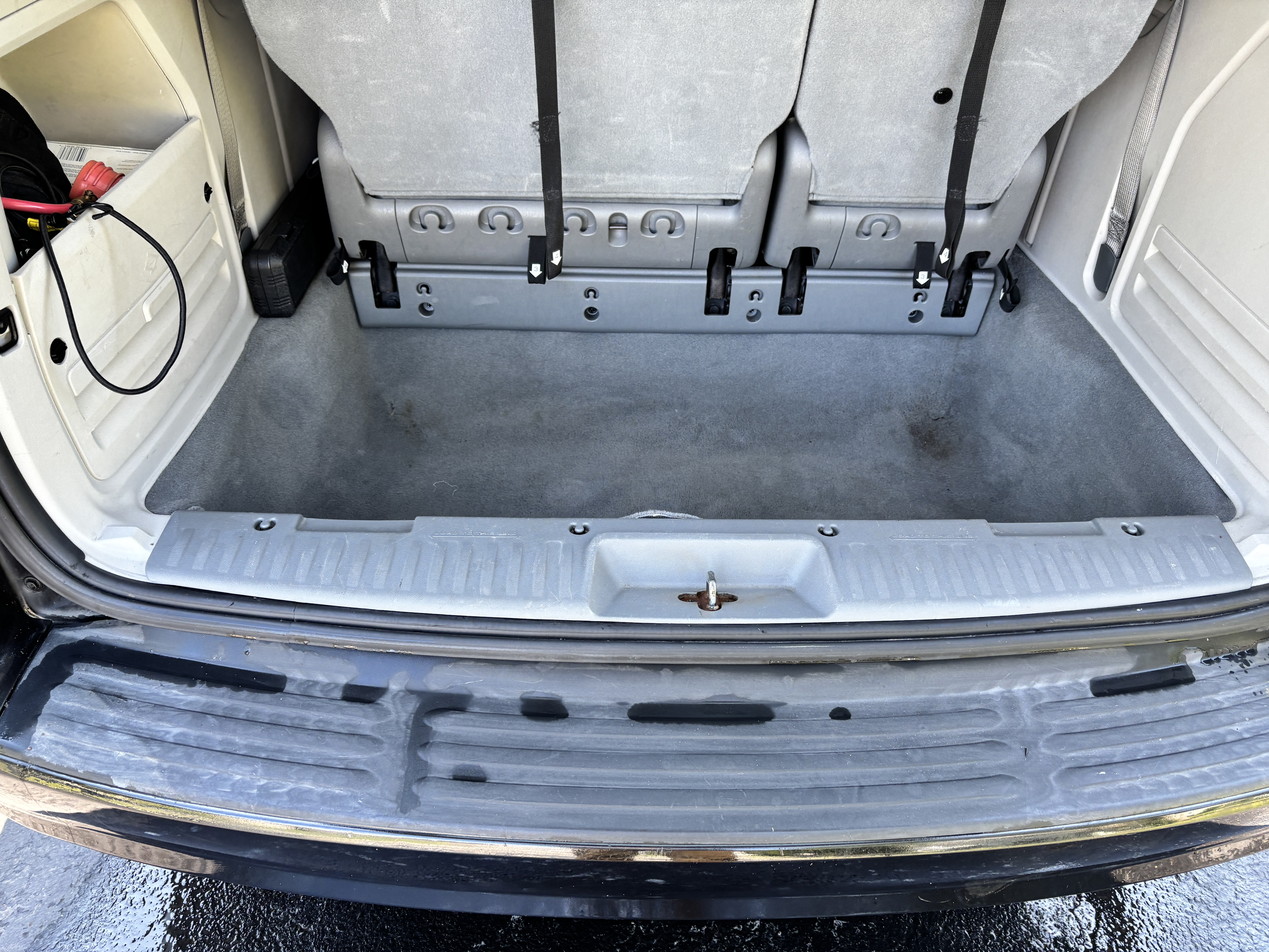 Used 2012 Volkswagen Routan SE FWD image 9