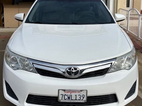 Used 2014 Toyota Camry LE image 1