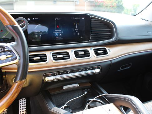 Used 2022 Mercedes-Benz GLS 450 4MATIC image 8