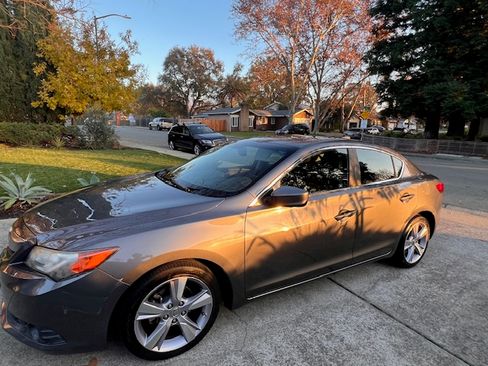 Used 2013 Acura ILX w/ Premium Package image 25