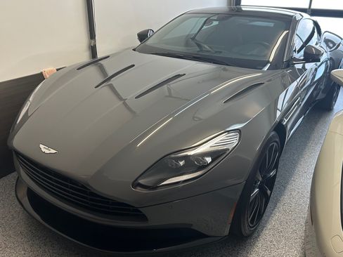 Used 2018 Aston Martin DB11 V12 RWD image 6