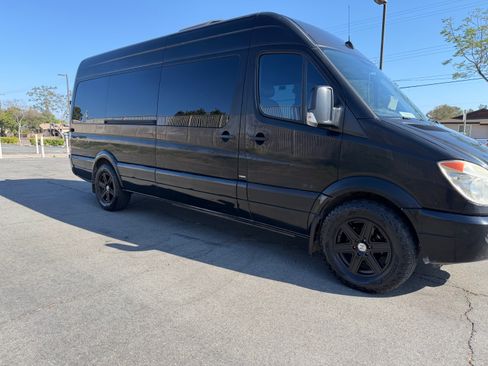 Used 2012 Mercedes-Benz Sprinter 2500 image 2