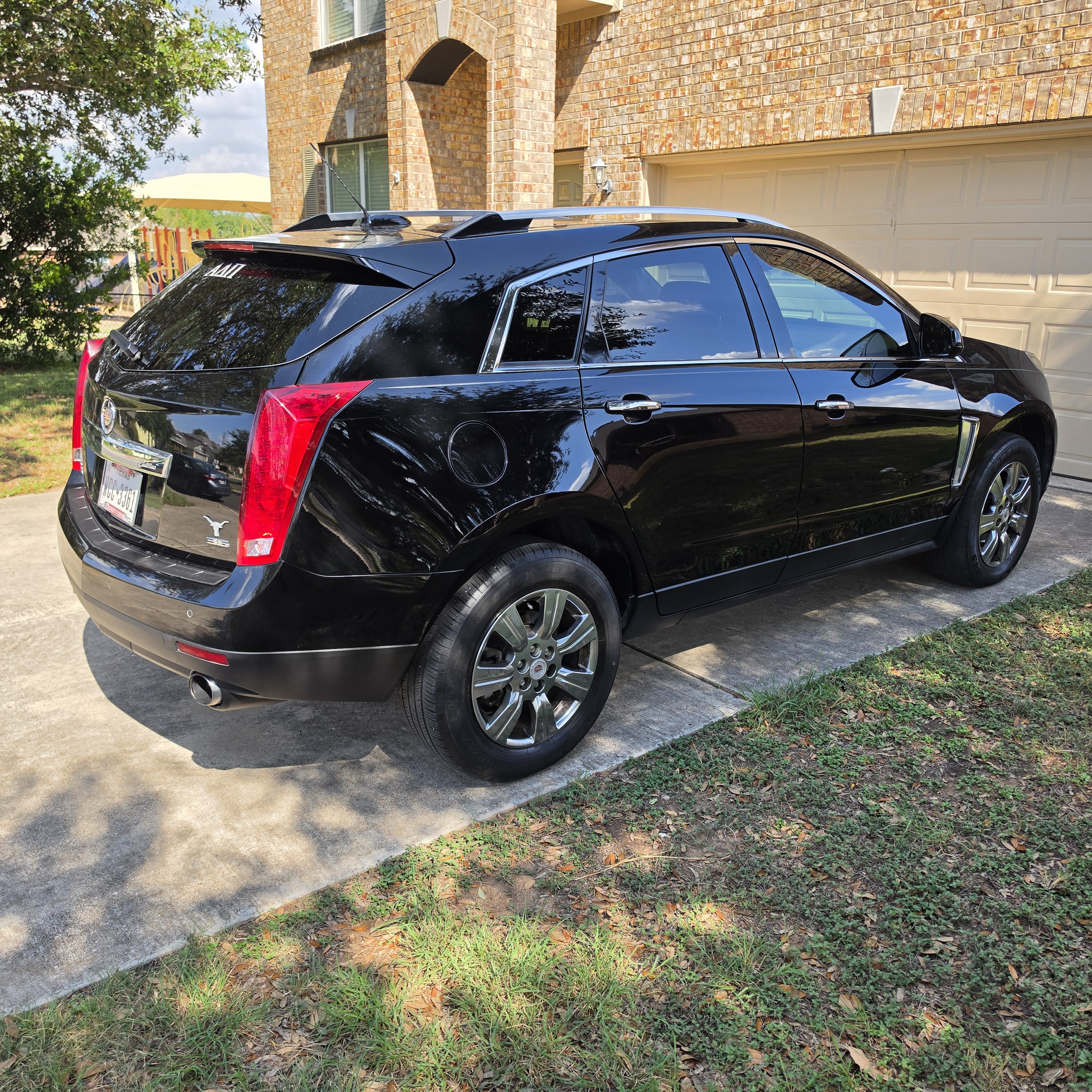 Used 2015 Cadillac SRX Luxury w/ Driver Awareness Package FWD image 6