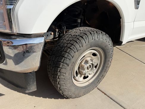 Used 2021 Ford F250 XL w/ Power Equipment Group image 9