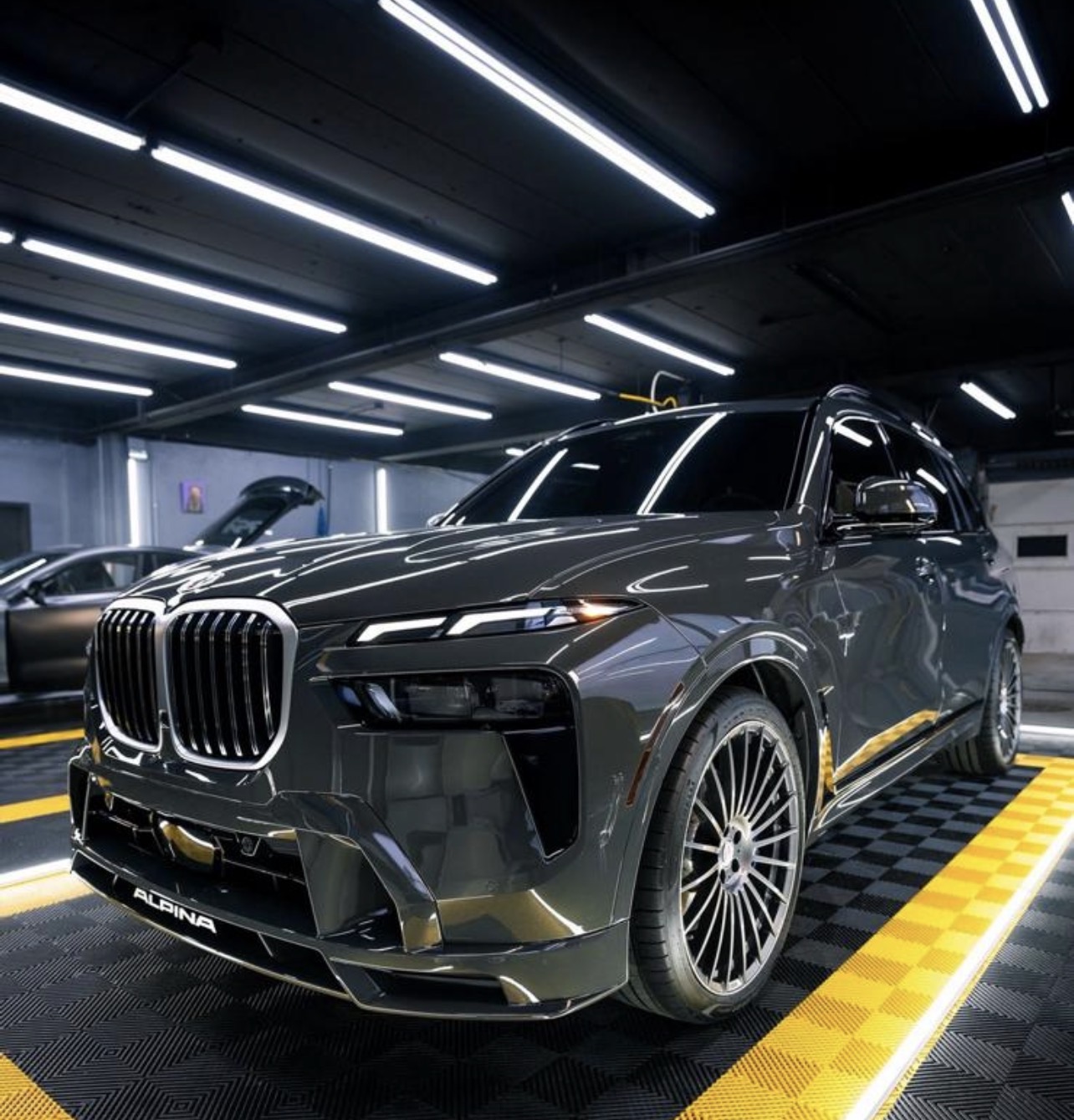 Used 2023 BMW ALPINA XB7 AWD/4WD image 2