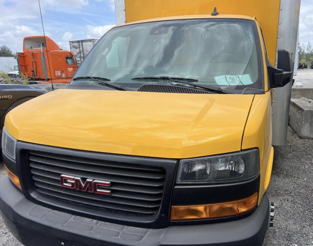 Used 2019 GMC Savana 3500 Extended w/ Driver Convenience Package RWD image 5