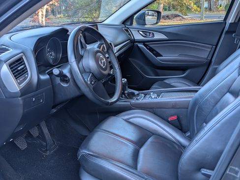 Used 2018 MAZDA MAZDA3 Touring image 13