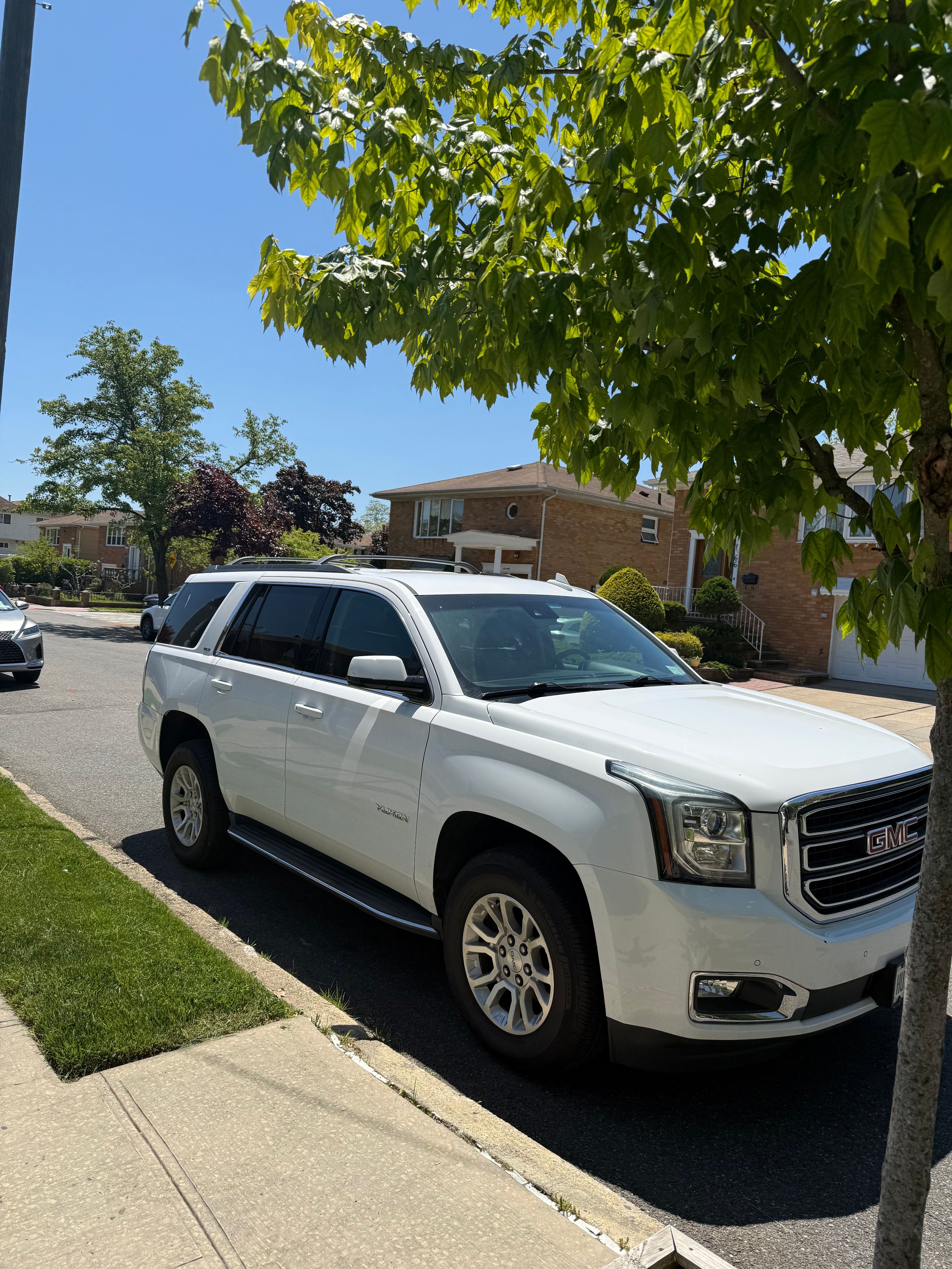 Used 2017 GMC Yukon SLT AWD/4WD image 4