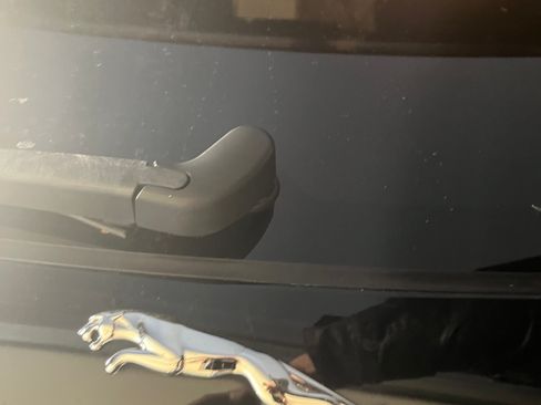 Used 2017 Jaguar F-PACE Premium image 9