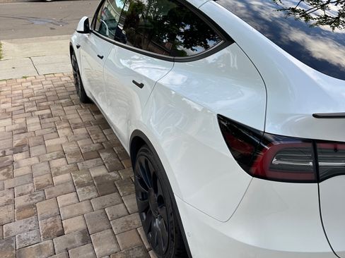 Used 2022 Tesla Model Y Performance AWD/4WD image 8
