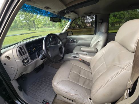 Used 1997 Chevrolet Tahoe 4WD 2-Door w/ Preferred Equipment Group 3 image 6