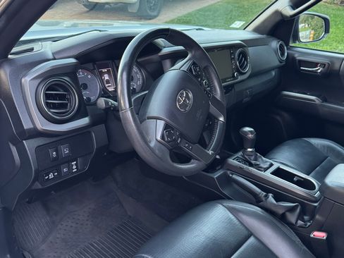 Used 2021 Toyota Tacoma TRD Off-Road w/ TRD Premium Off Road Package image 9