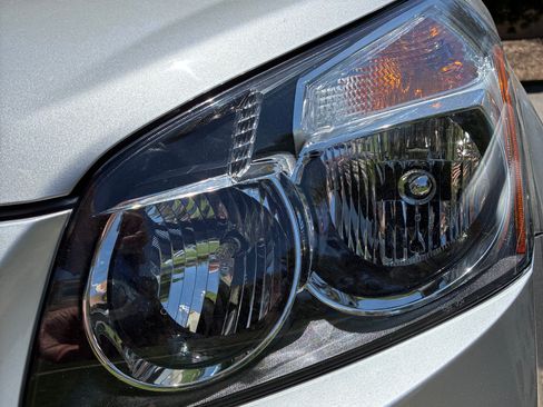 Used 2009 Pontiac Vibe w/ Preferred Package FWD image 19