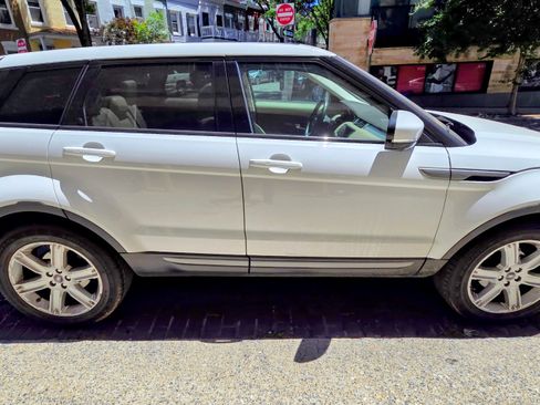 Used 2013 Land Rover Range Rover Evoque Pure Premium w/ Pure Premium Pkg AWD/4WD image 2