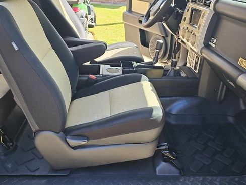 Used 2010 Toyota FJ Cruiser 4WD image 12