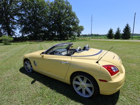 Used 2005 Chrysler Crossfire Limited RWD image 2