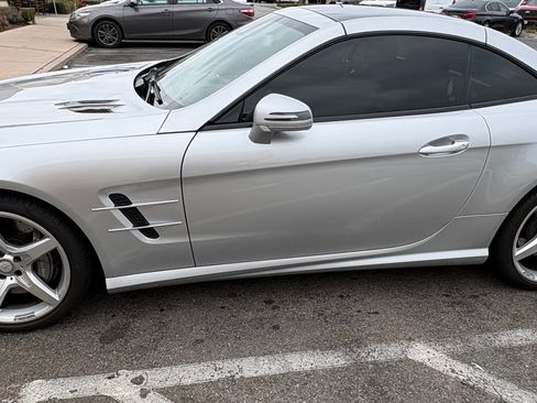 Used 2014 Mercedes-Benz SL 550 image 2