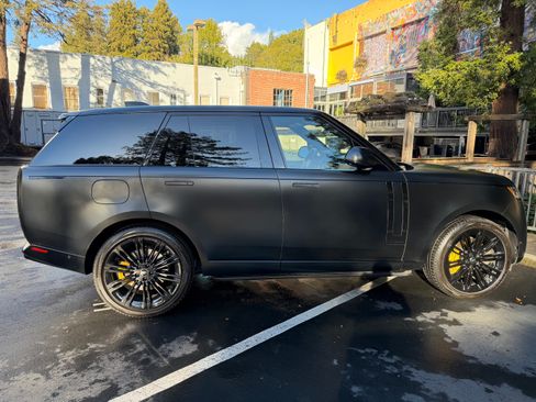 Used 2024 Land Rover Range Rover Autobiography image 2