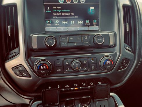 Used 2018 Chevrolet Silverado 3500 LTZ AWD/4WD image 9