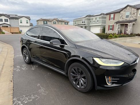 Used 2018 Tesla Model X 75D image 4