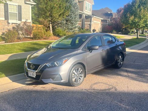 Used 2020 Nissan Versa SV image 2