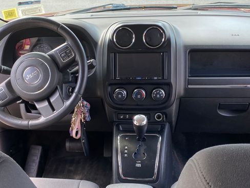Used 2014 Jeep Patriot Latitude AWD/4WD image 8