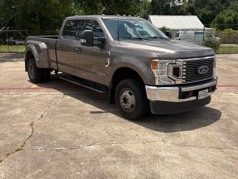 Used 2022 Ford F350 XLT AWD/4WD image 4