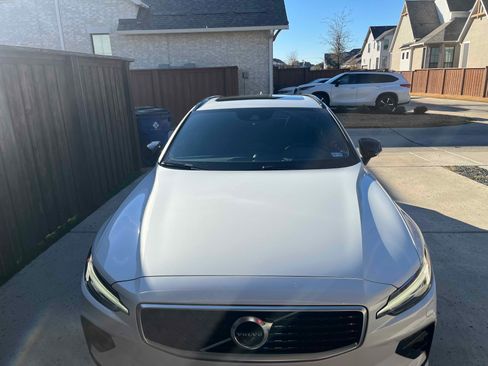 Used 2020 Volvo V60 T6 R-Design image 4