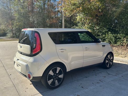 Used 2015 Kia Soul ! w/ Umber Package 1 image 2