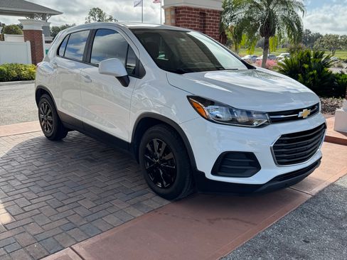 Used 2017 Chevrolet Trax LS image 1
