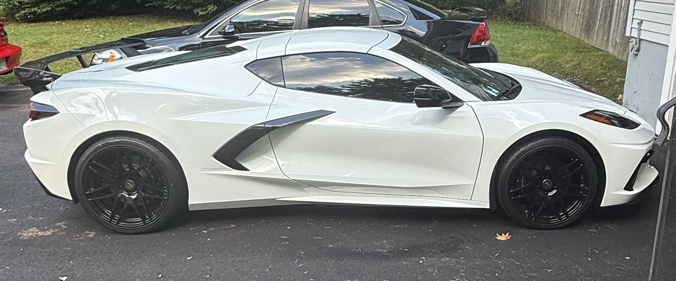 Used 2024 Chevrolet Corvette Stingray Preferred Cpe w/ Z51 Performance Package RWD image 5