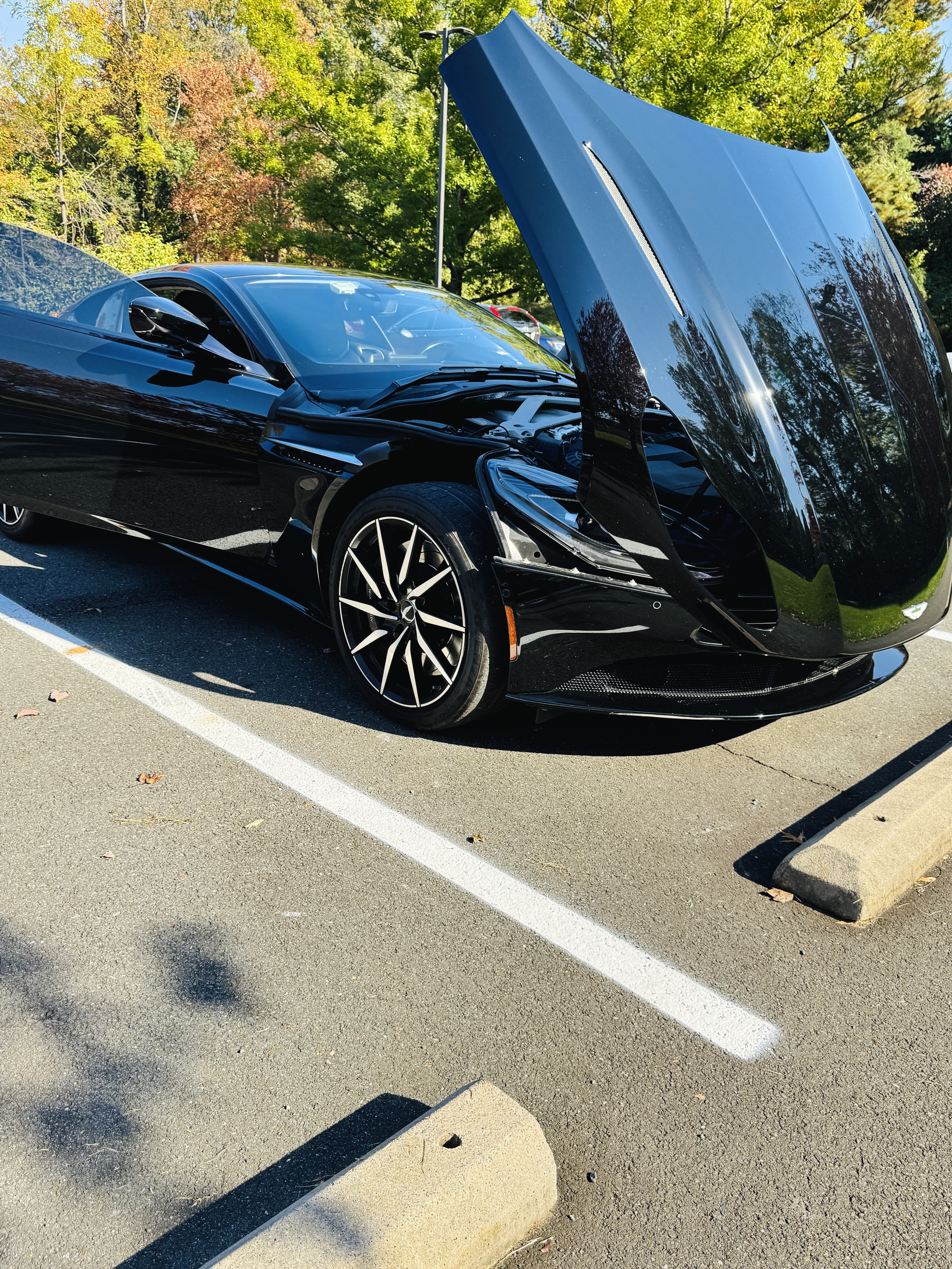 Used 2018 Aston Martin DB11 Coupe RWD image 16