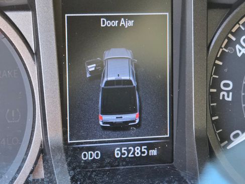 Used 2020 Toyota Tacoma TRD Sport image 14