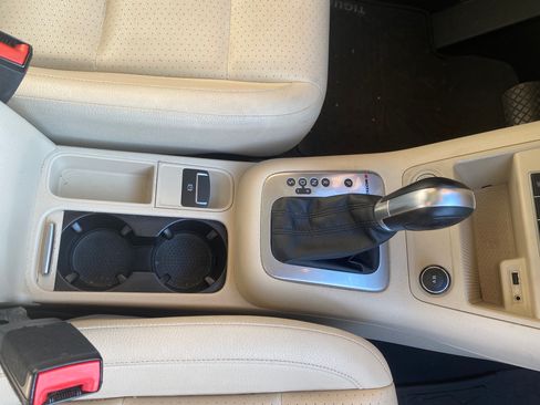 Used 2016 Volkswagen Tiguan SE image 25