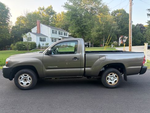 Used 2009 Toyota Tacoma 2WD Regular Cab image 2