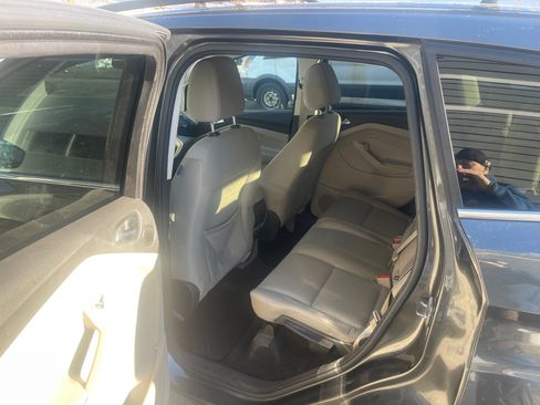 Used 2017 Ford Escape SE w/ Equipment Group 201A image 6