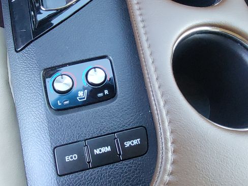 Used 2014 Toyota Avalon Limited image 6